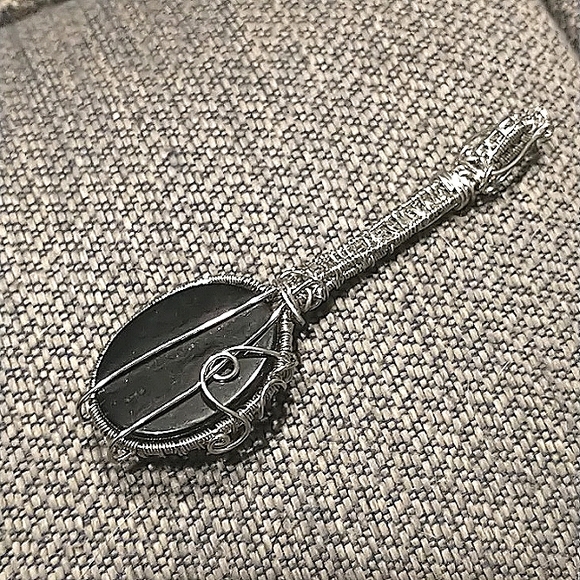 Black Obsidian Stone Wire Weaved Guitar Pendant NWT - Picture 3 of 4